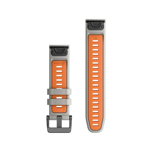 صورة لسير ساعة Garmin QuickFit® مقاس ٢٢ بلون رمادي مع برتقالي، يتميز بسهولة التبديل والمتانة والأناقة. متوفر في TaMiMi Projects بقطر.